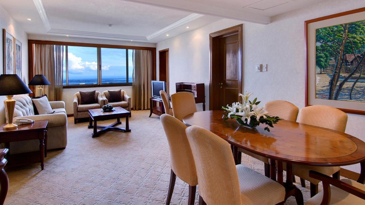 Marco Polo Plaza Cebu Otel Dış mekan fotoğraf A suite at the Hilton