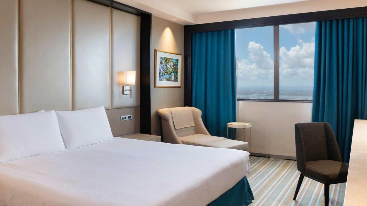 Marco Polo Plaza Cebu Otel Dış mekan fotoğraf A room at the hotel