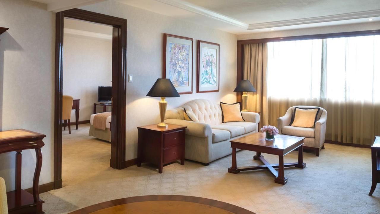 Marco Polo Plaza Cebu Otel Dış mekan fotoğraf A suite at the InterContinental