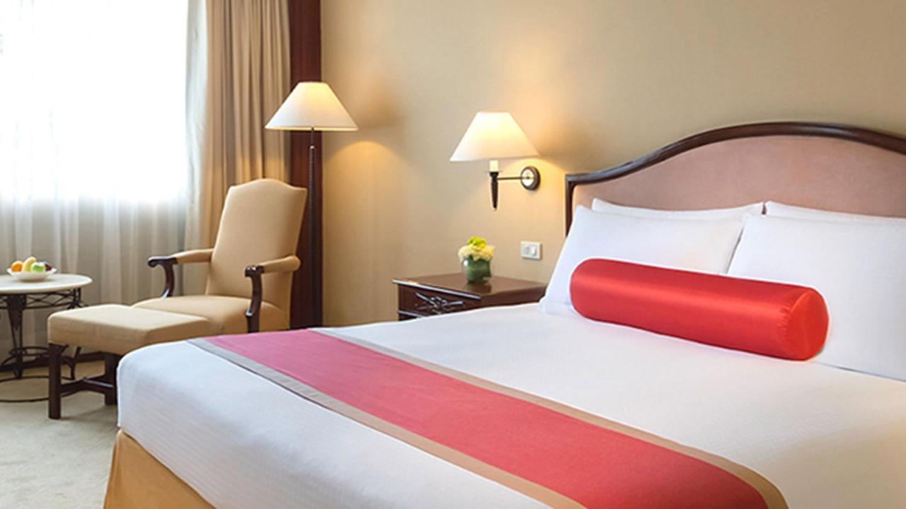 Marco Polo Plaza Cebu Otel Dış mekan fotoğraf A guest room at the hotel