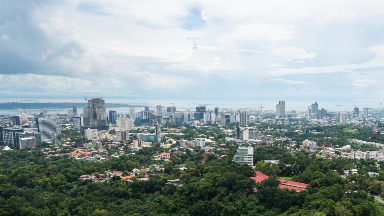 Marco Polo Plaza Cebu Otel Dış mekan fotoğraf Metro Manila skyline