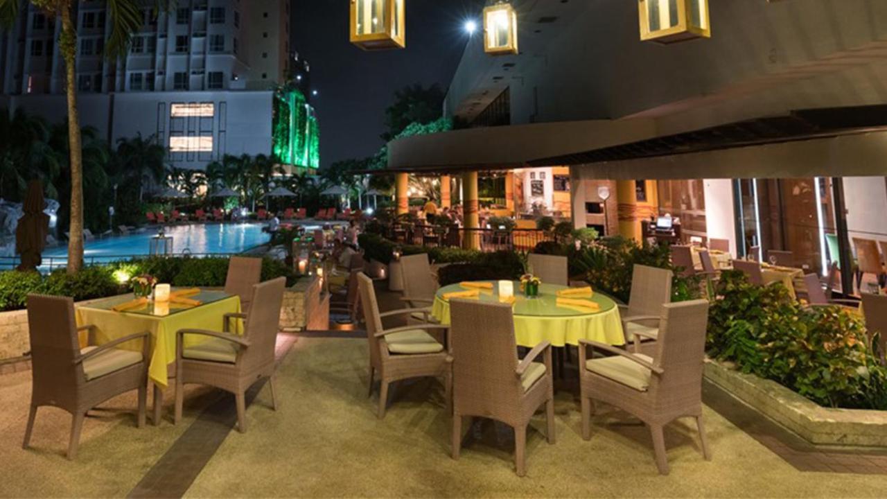 Marco Polo Plaza Cebu Otel Dış mekan fotoğraf The Pool Bar