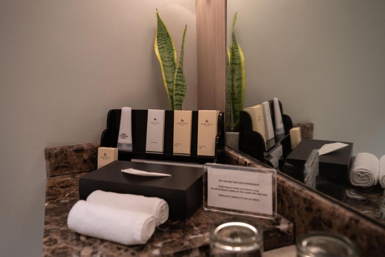 Marco Polo Plaza Cebu Otel Dış mekan fotoğraf Amenities in a hotel bathroom